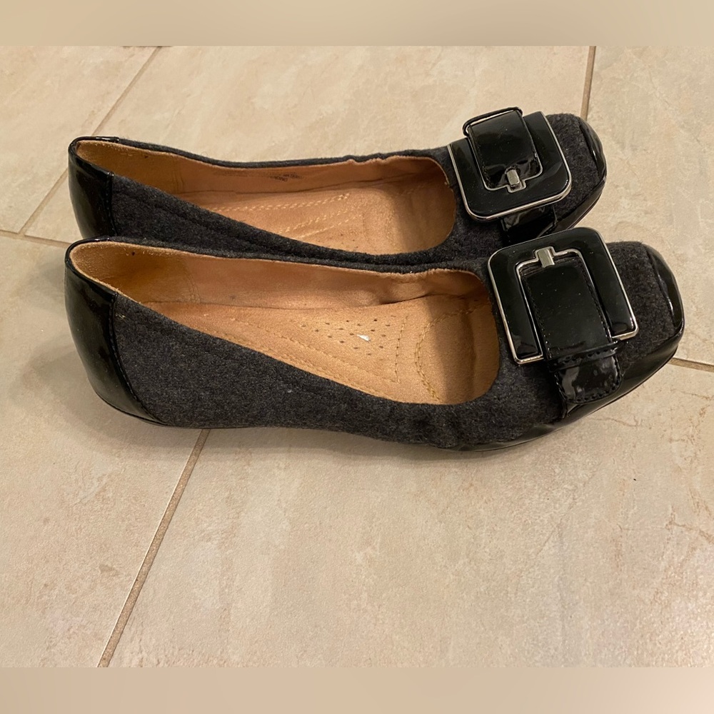 Black and gray flats